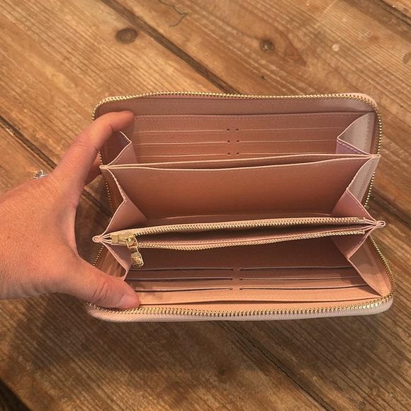 Checkered Zippy Wallet - Picture 2 of 2